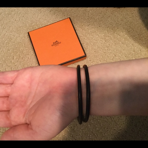 Hermès silver H with black leather bracelet - Picture 5 of 12